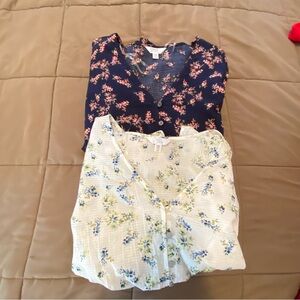 👗 Time and Tru Floral Blouses - Navy and Cream. SET of 2